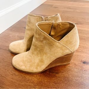 Lucky Brand Tan Wedge Booties Size 8